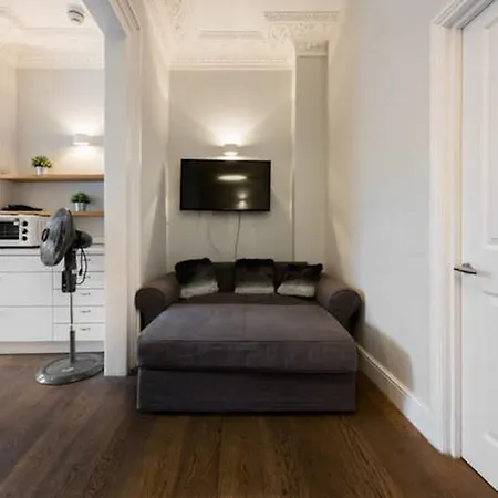 70 Oakley Square Apartment *