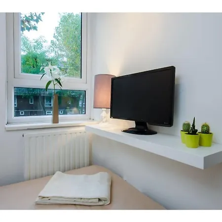 Cozy Room Very Close To Canary Wharf ! Guest house London