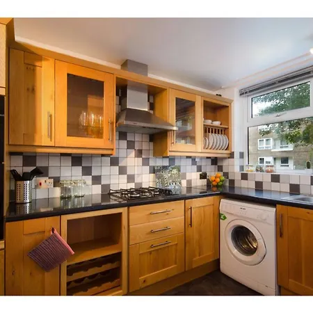 Guest house Cozy Room Very Close To Canary Wharf ! London