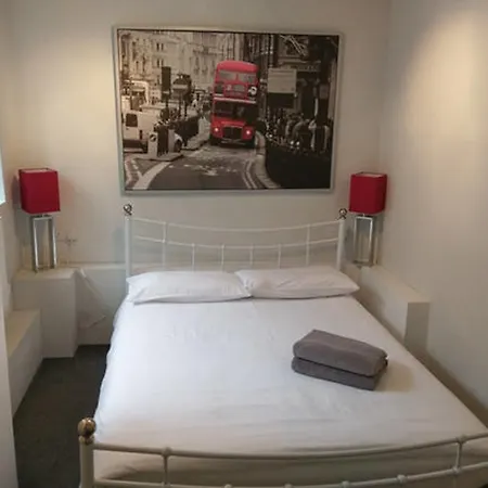 70 Oakley Square Apartment