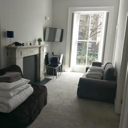 Apartment 70 Oakley Square *