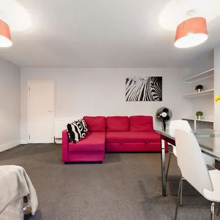 Apartment 70 Oakley Square *
