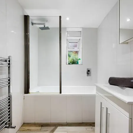 70 Oakley Square Apartment