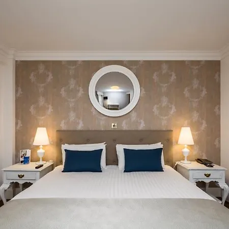 Harrington Hall 4*