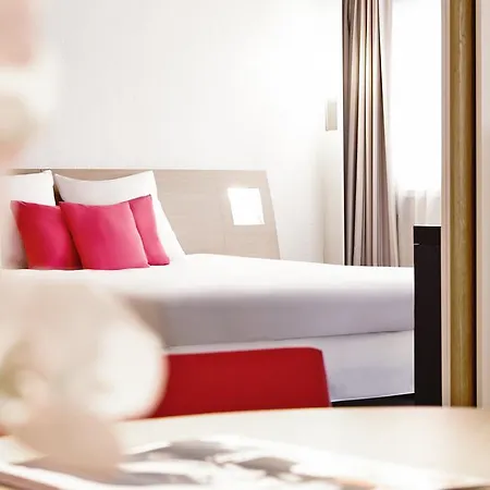 Novotel London Heathrow Airport M4 Jct. 4