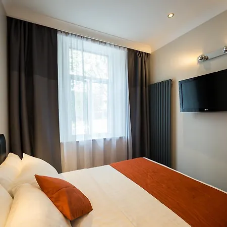 Adria Hotel 3*