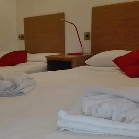 Whiteleaf Hotel 2*