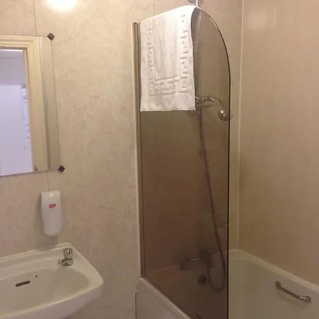 72qt Pensionat London