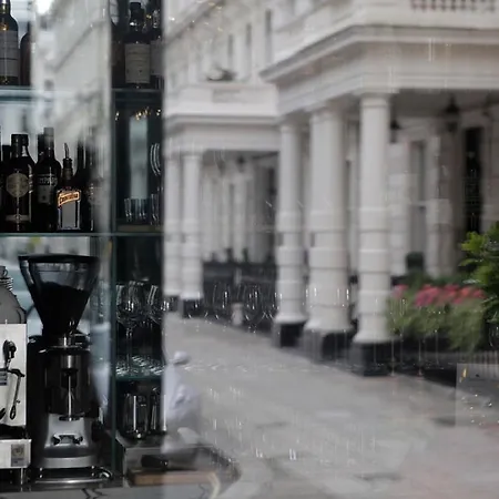 Signature Townhouse Hyde Park 4*