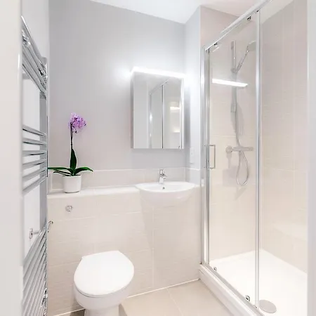 Roomspace Serviced - Vertex House Apartment *