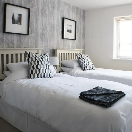 Spacious Central Family Apartment *