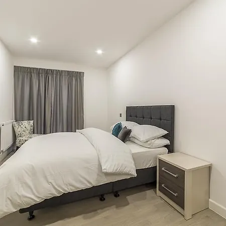 Canning Town Stratford Apartments 5* Лондон