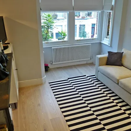 Sparkling Apartment In Kensington Olympia Apartment London