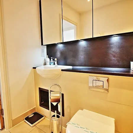 Airport 3* London