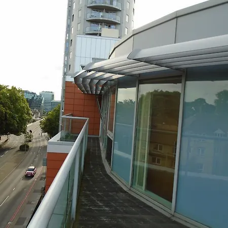 Apartment East Croydon Apartments - Just 3 Mins Walk To East Croydon Station Croydon