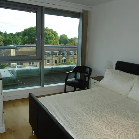 East Croydon Apartments - Just 3 Mins Walk To East Croydon Station Croydon