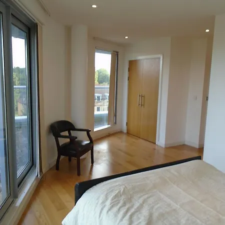 East Croydon Apartments - Just 3 Mins Walk To East Croydon Station Apartment Croydon