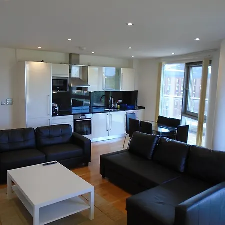 East Croydon Apartments - Just 3 Mins Walk To East Croydon Station Apartment