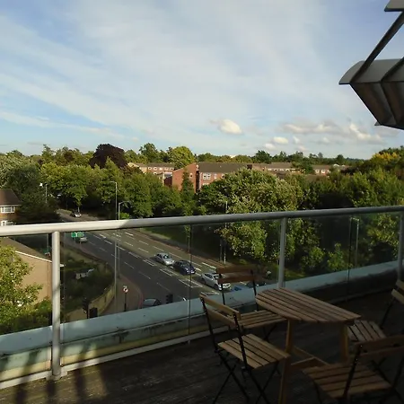 East Croydon Apartments - Just 3 Mins Walk To East Croydon Station *