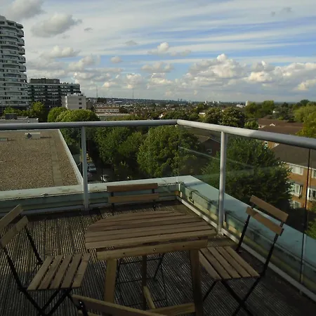 East Croydon Apartments - Just 3 Mins Walk To East Croydon Station Apartment Croydon
