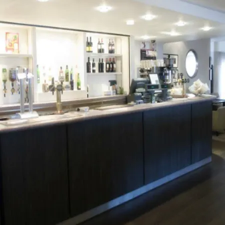 London Cross, An Ihg 4* Brent