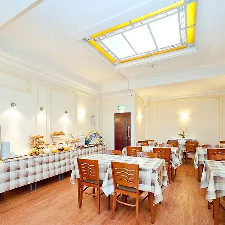 Hotel Astor Court