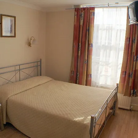 Smart Hyde Park View Hostel London