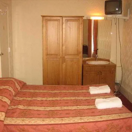 Ravna Gora 3* Londra