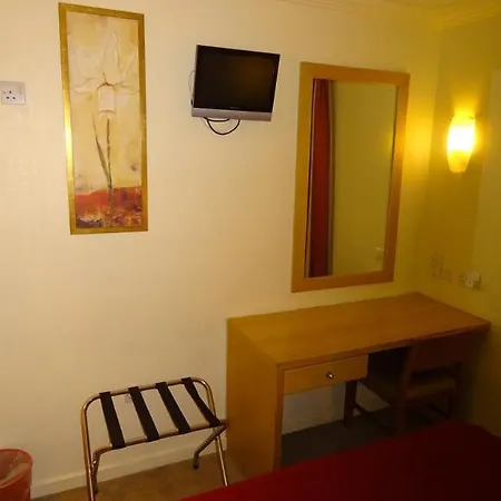 Americana Hotel 3*