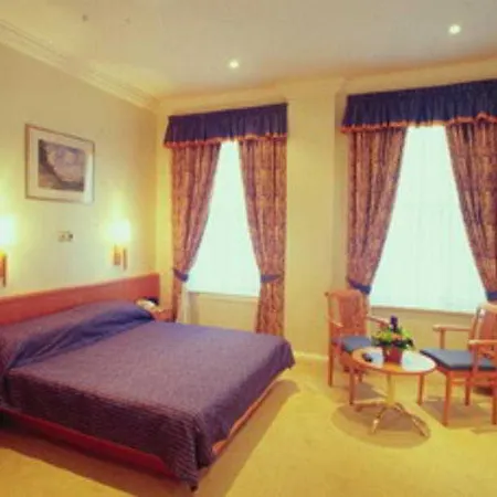 Szálloda The Kensington 3*
