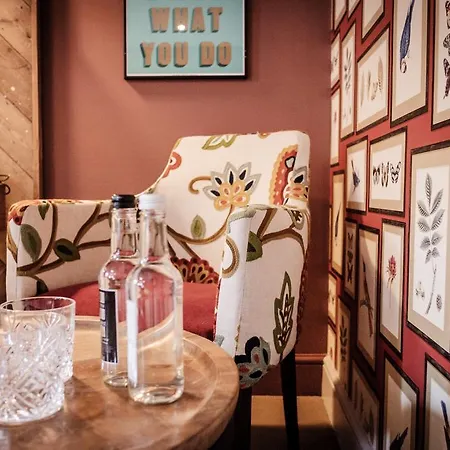 Hotel The Queen's Head 3*