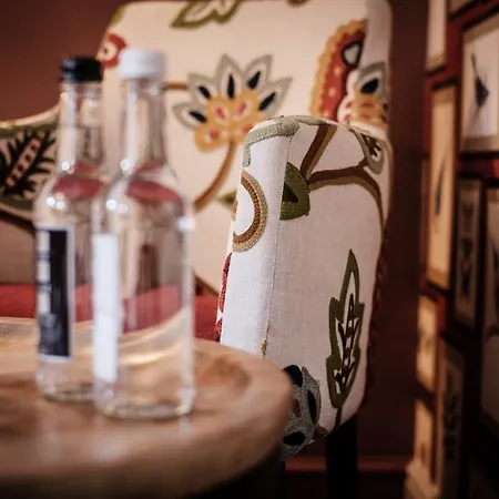 The Queen's Head 3*