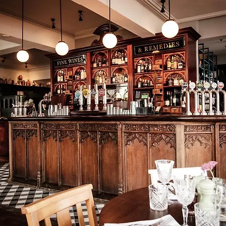 The Queen's Head 3* Kingston upon Thames (Greater London)