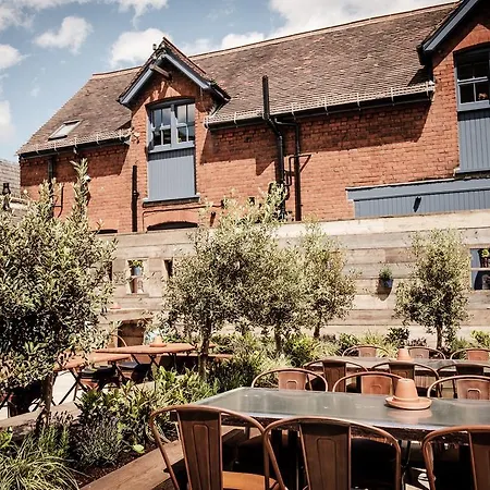 The Queen's Head Hotel