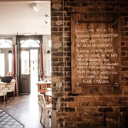 The Queen's Head 3*