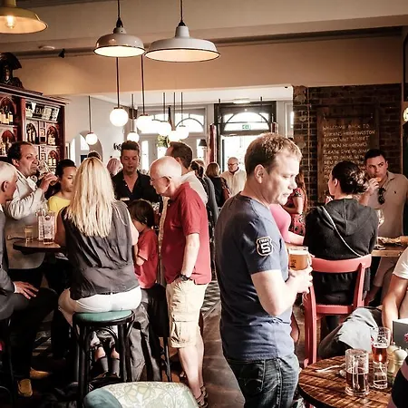 The Queen's Head 3*