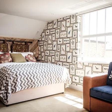 Hotel The Queen's Head 3*