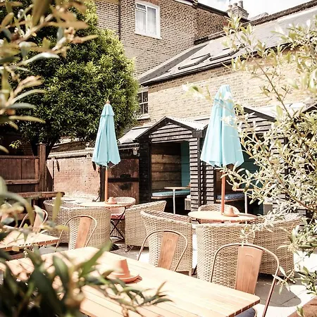 The Queen's Head 3*