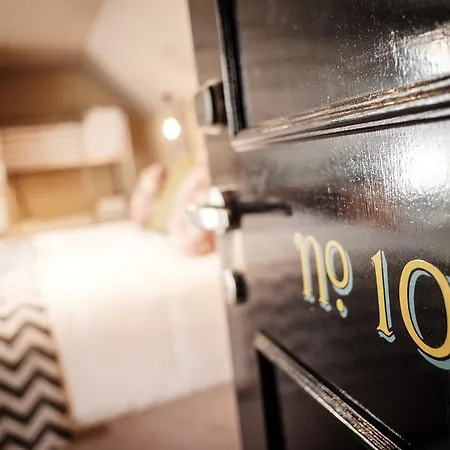 The Queen's Head 3* Kingston upon Thames (Greater London)