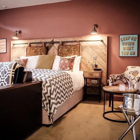 The Queen's Head 3*