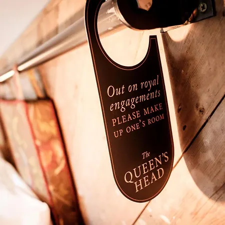 The Queen's Head Hotel 3*