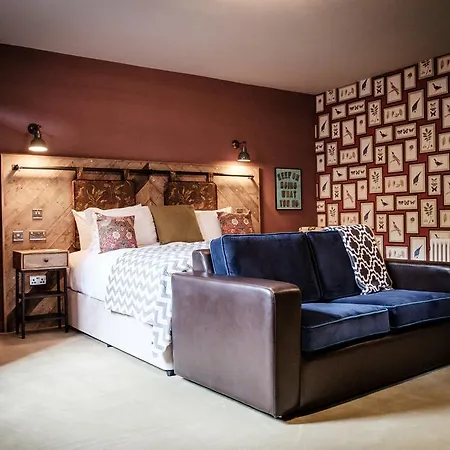 Hotel The Queen's Head 3*