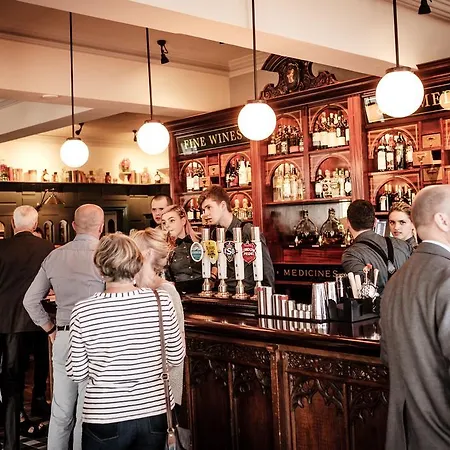 The Queen's Head 3*