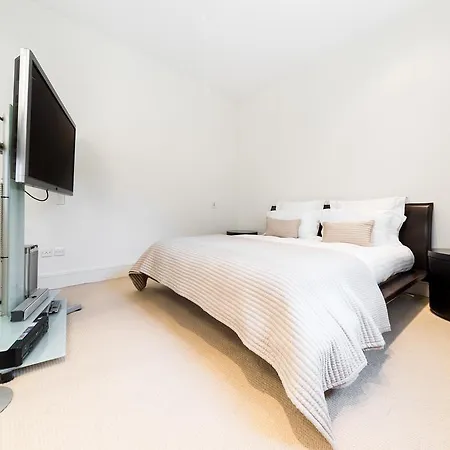 Craven Hill Gardens Apartment