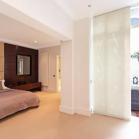 Craven Hill Gardens Apartment