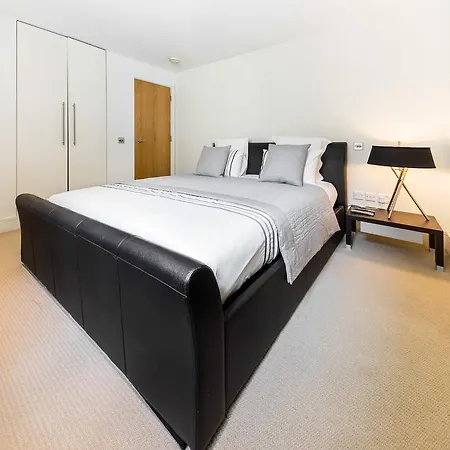 Craven Hill Gardens Apartment