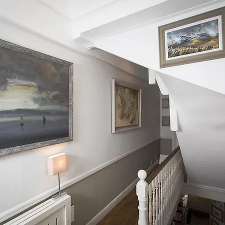 Bed & Breakfast Parklands 3*