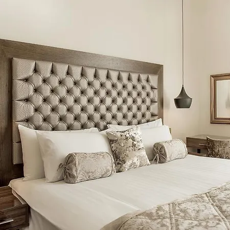 The Lansbury Heritage A Sunday - Canary Wharf 4* Londres
