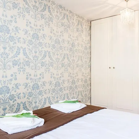 Apartment Midway House London