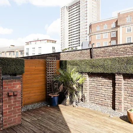 Apartment Midway House London